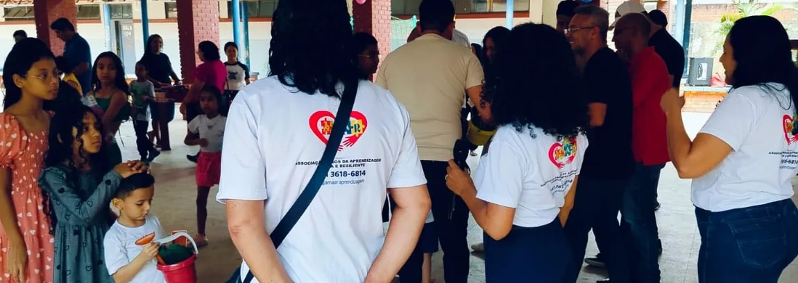 Equipe da AMAAR e voluntários em ação comunitária